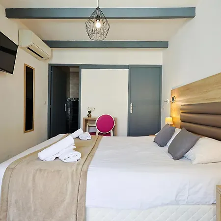 Logis Perla Riviera & Restaurant 3* Villeneuve-Loubet