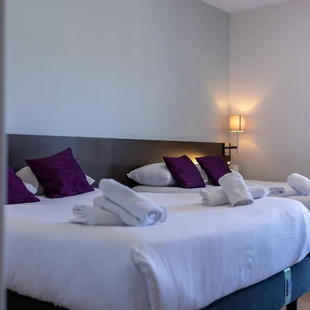 Hotel Logis Perla Riviera & Restaurant 3*