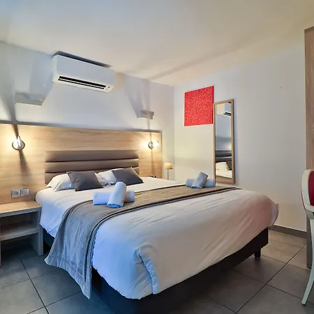 Hotel Logis Perla Riviera & Restaurant 3*