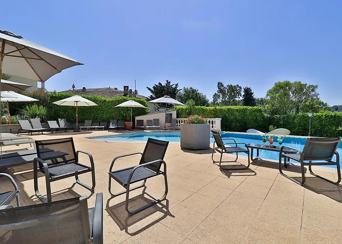 Hotel Logis Perla Riviera & Restaurant 3*