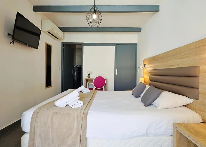 Logis Perla Riviera & Restaurant 3* Villeneuve-Loubet