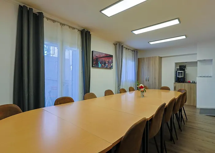 Logis Perla Riviera & Restaurant 3* Villeneuve-Loubet
