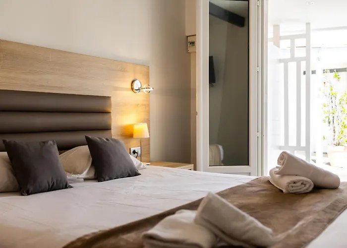 Logis Perla Riviera & Restaurant