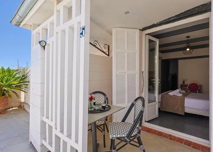 Logis Perla Riviera & Restaurant