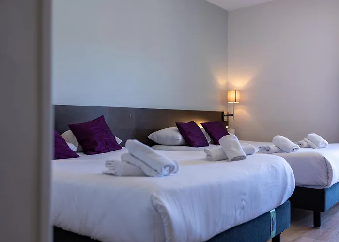 Hotel Logis Perla Riviera & Restaurant 3*