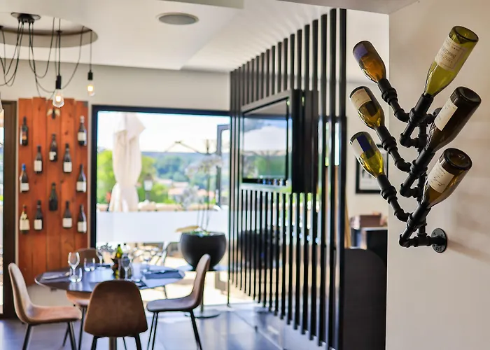 Hotel Logis Perla Riviera & Restaurant 3*