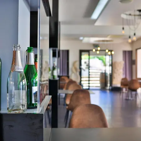 Logis Perla Riviera & Restaurant Villeneuve-Loubet