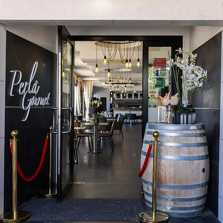 & Restaurant Perla Riviera
