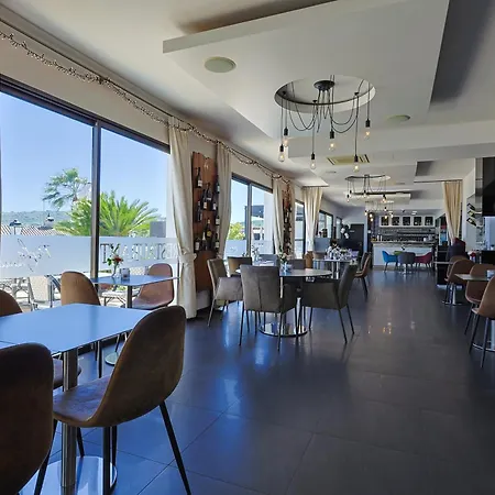 & Restaurant Perla Riviera Villeneuve-Loubet