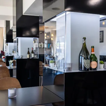& Restaurant Perla Riviera 3* Villeneuve-Loubet