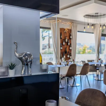 Hotel & Restaurant Perla Riviera Villeneuve-Loubet