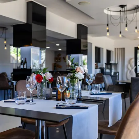 & Restaurant Perla Riviera Villeneuve-Loubet