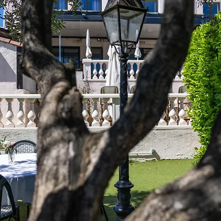 & Restaurant Perla Riviera Hotel