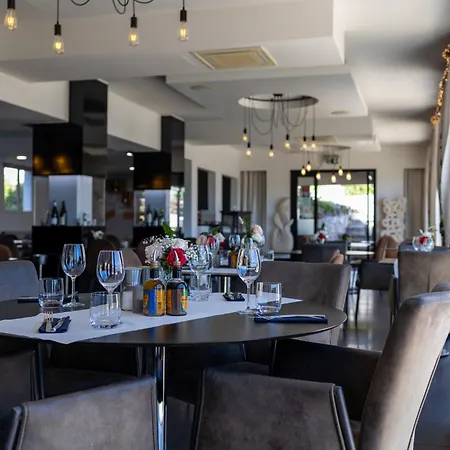 & Restaurant Perla Riviera Hotel Villeneuve-Loubet